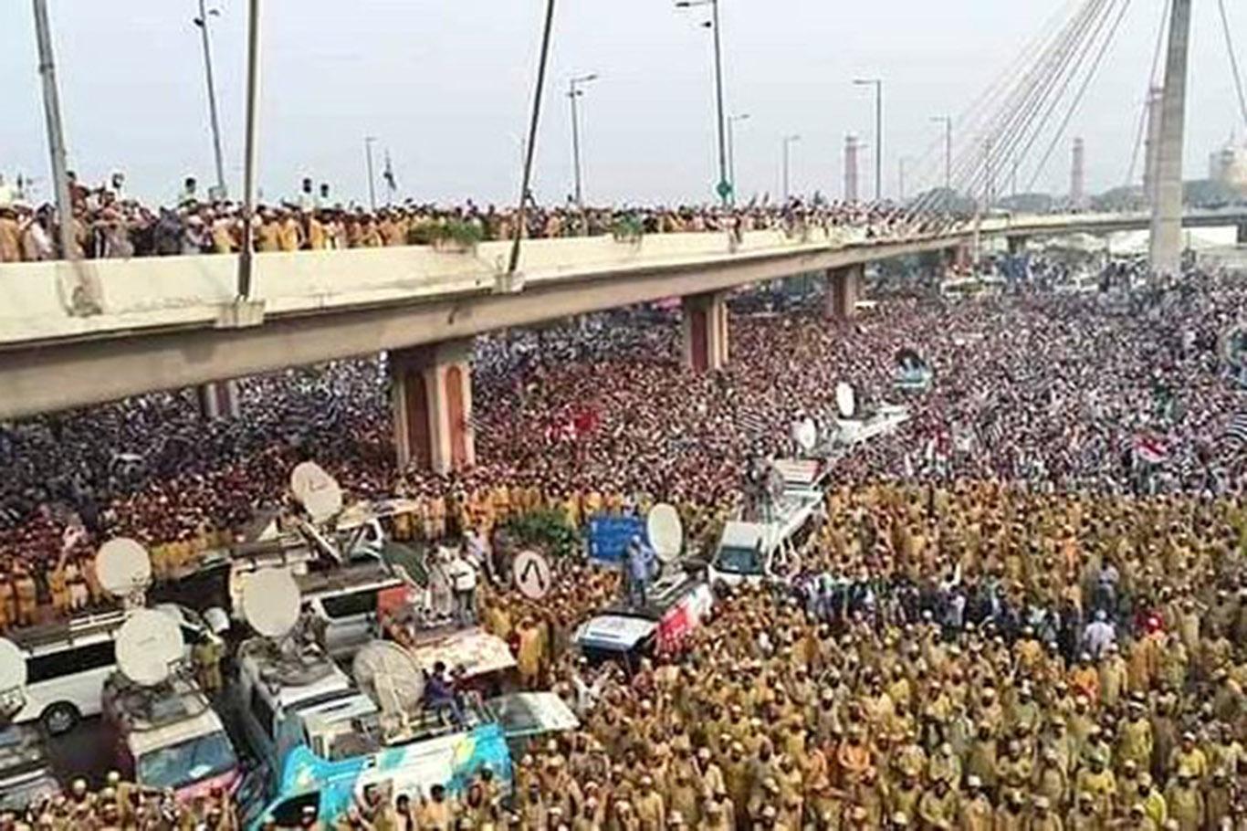 Azadi caravan on the march in Pakistan